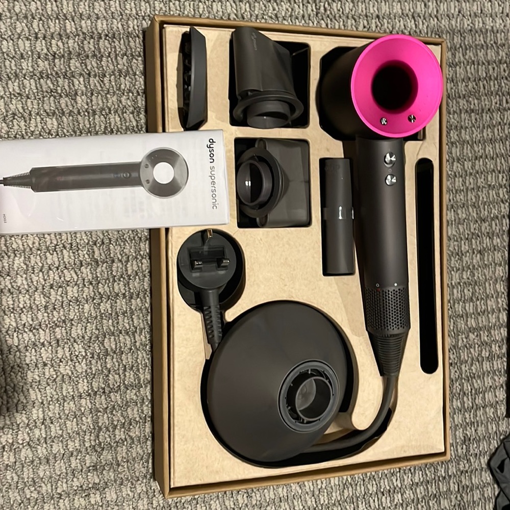 Dyson supersonic UK plug